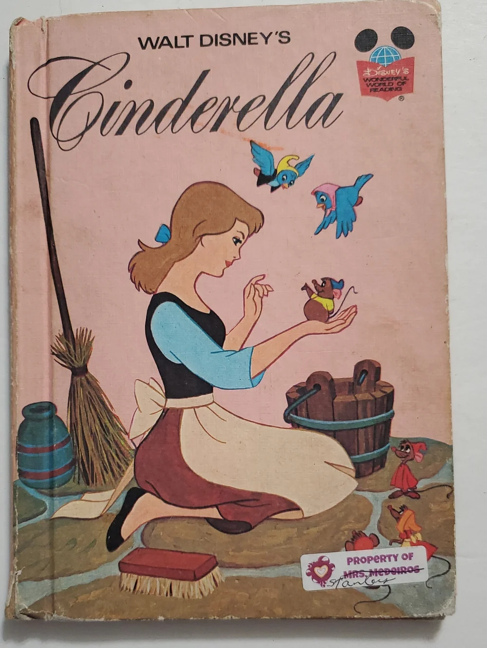 Walt Disney's 1974  Cinderella Vintage Storybook - Nastalgic Fairytail